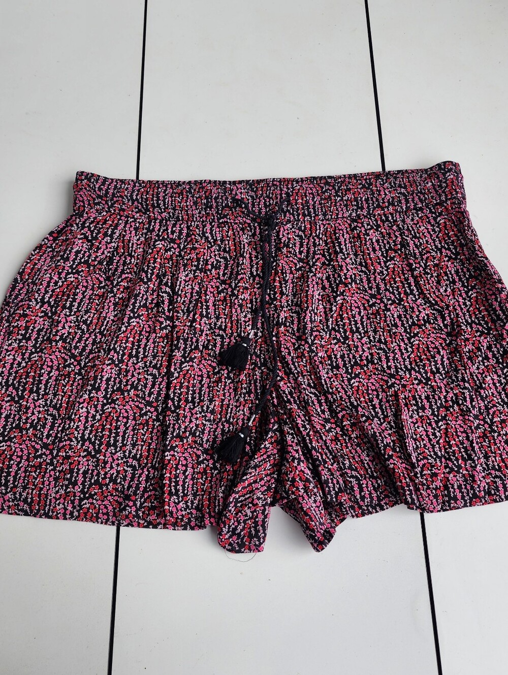 Ann Taylor Loft Satin Floral Lightweight Shorts With Stretch Tassel Waist Pink L